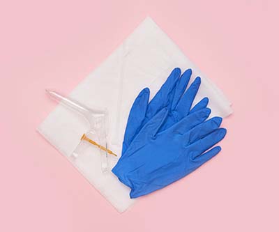 speculum-and-gloves