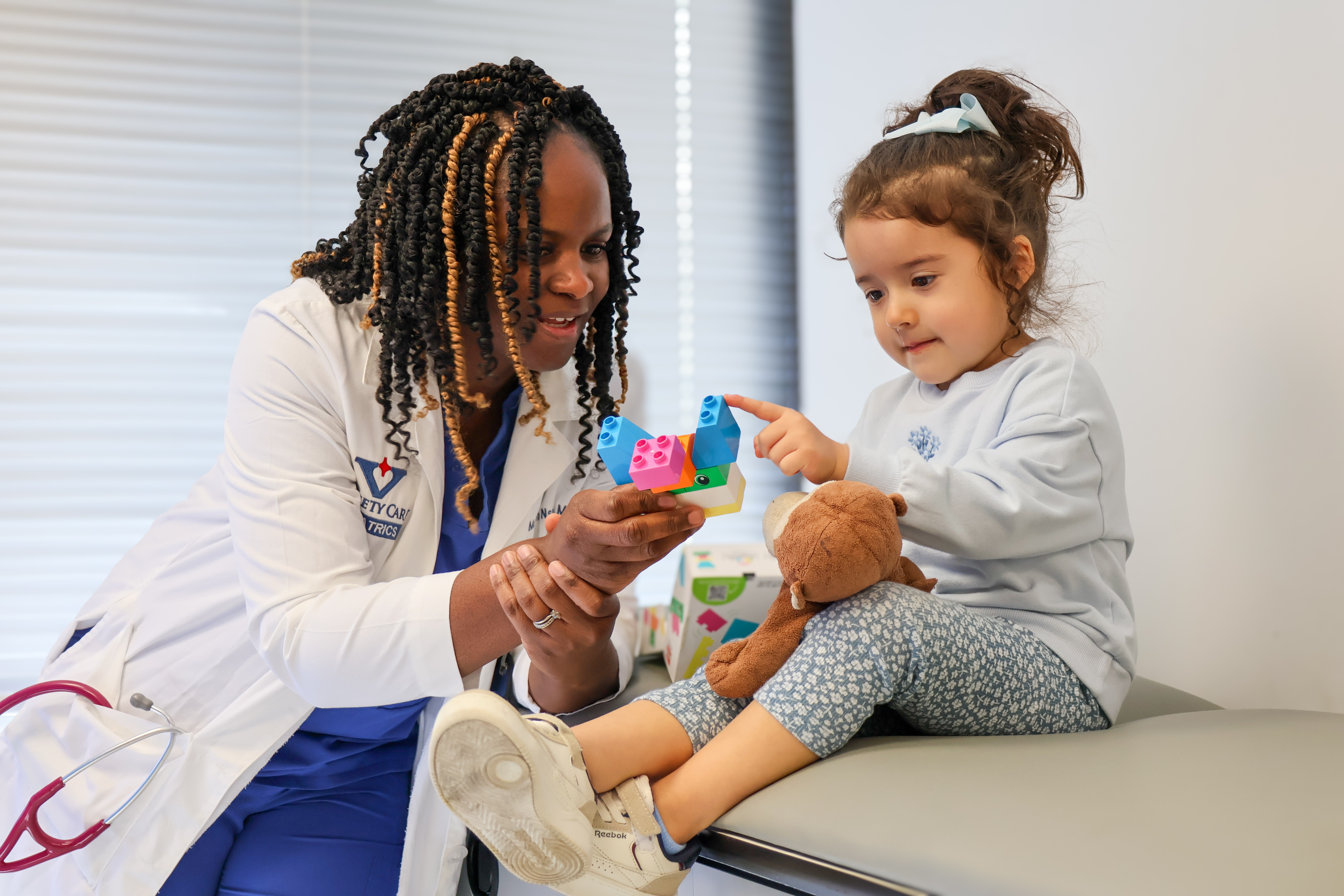 pediatrician-doctor-musheni-nsa-with-pediatric-patient