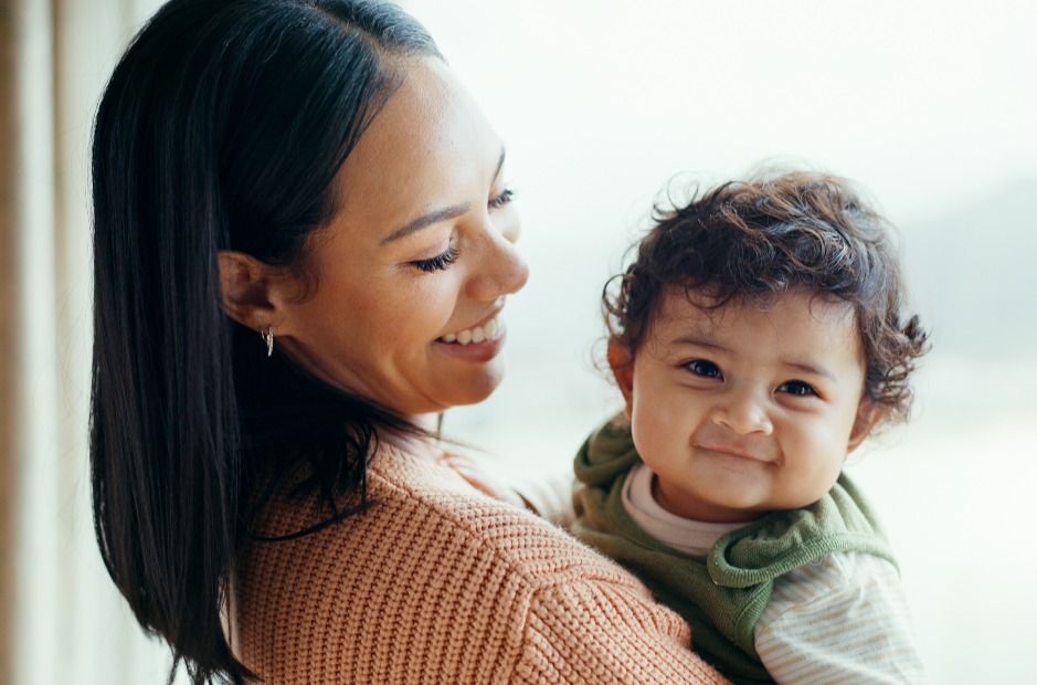 mother-newborn-smile-